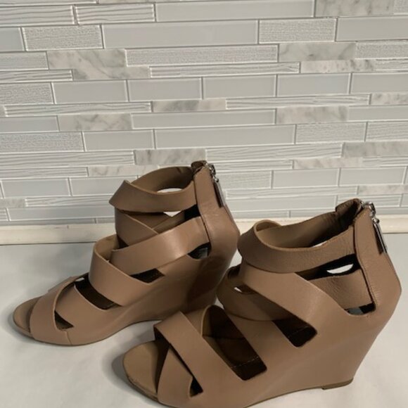 Dolce Vita Taupe Leather Wedge W/Heel Zipper - Picture 5 of 6